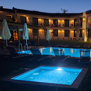 Manas Otel